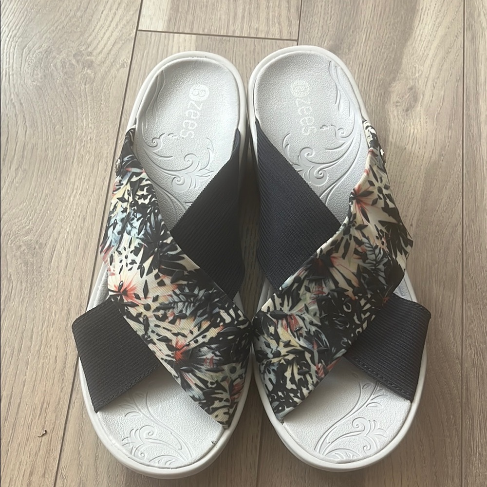 Bzee blueish/black Slide Sandals with Criss-Cross Straps